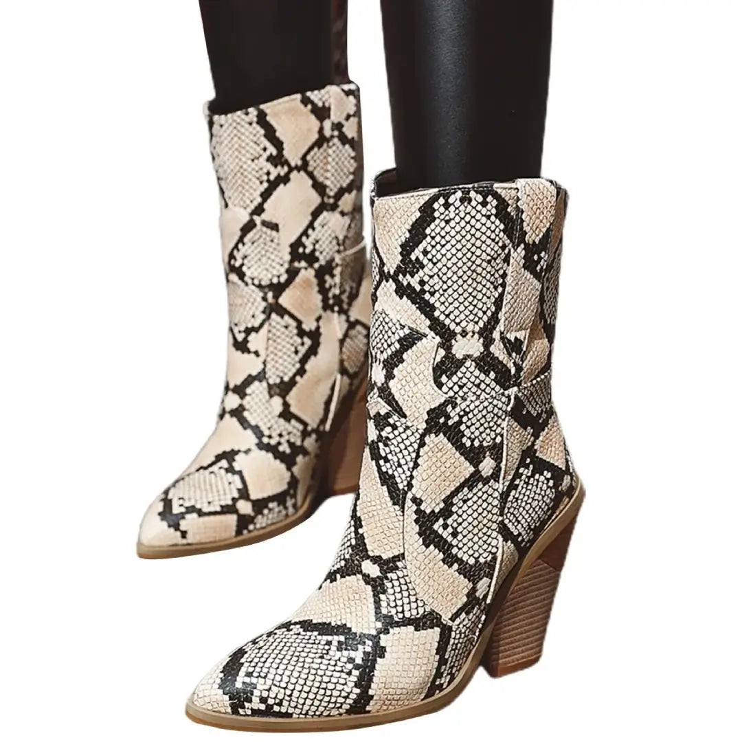 Bottes De Cowboy En Cuir De Serpent Photo stock - Image du sauvage